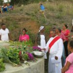 The community of La Cucarita gathers at the aqueduct to carry "los ramos", the branches with which they celebrate the Palms procession photo